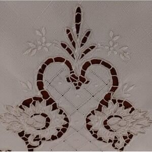 Vintage Madeira Linen Tablecloth Richelieu Needle Lace Cutwork Embroidery 32"